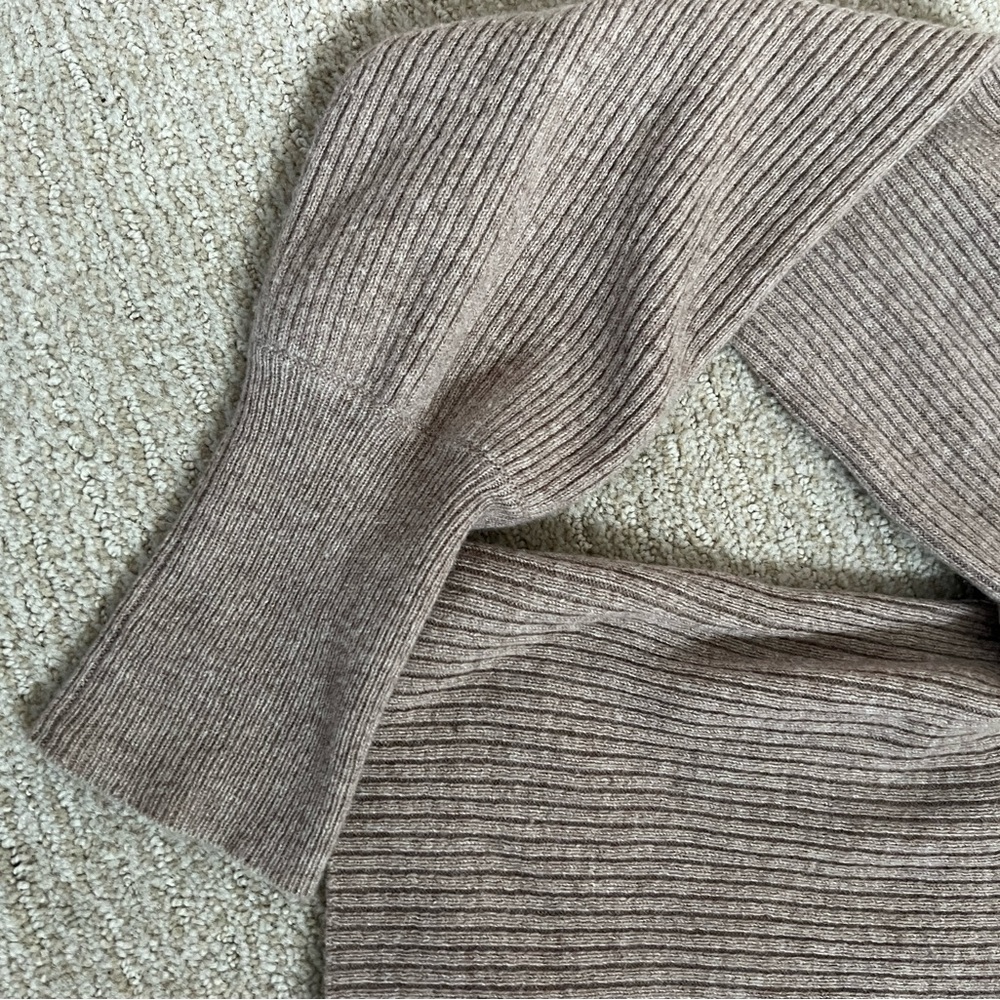 Reformation Luisa cropped cashmere turtleneck sweater - Picture 4 of 5